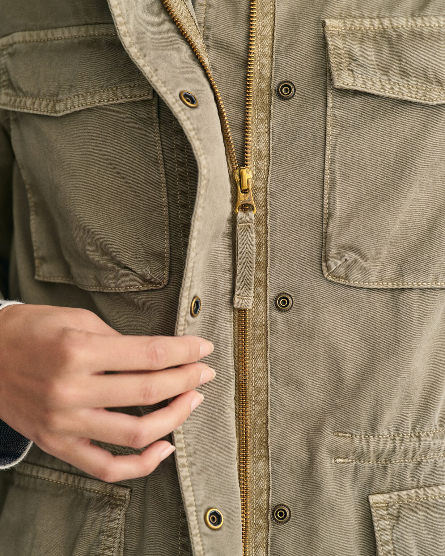 Cazadora militar teñida en prenda