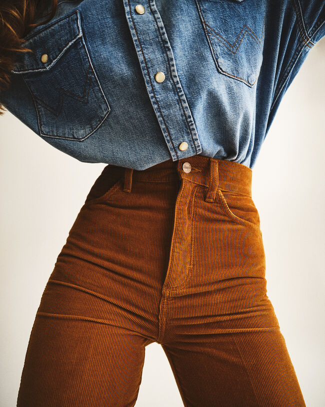 Vaqueros Bootcut de pana Wrangler x GANT