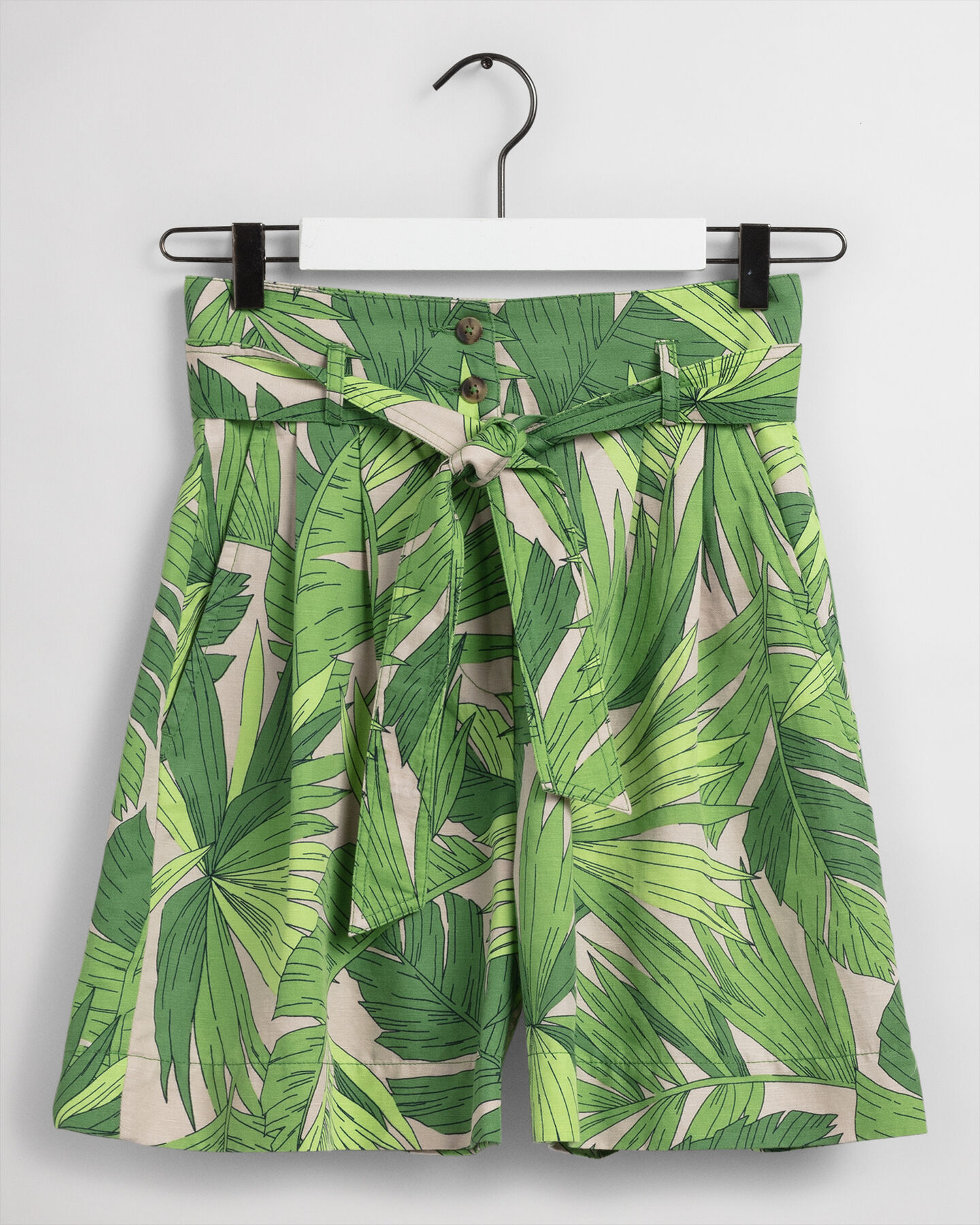 Pantalones cortos de pinzas y talle alto con estampado Palm Breeze