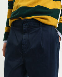 Pantalones chinos Relaxed Fit de sarga de algod&oacute;n