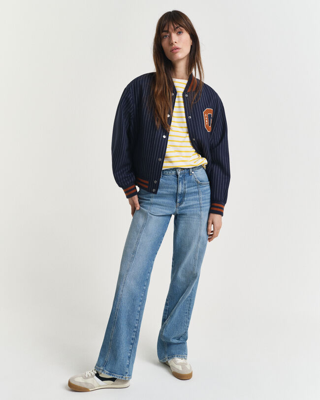 Camiseta a rayas con cuello de barco