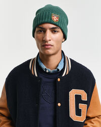 Gorro de lana con insignia