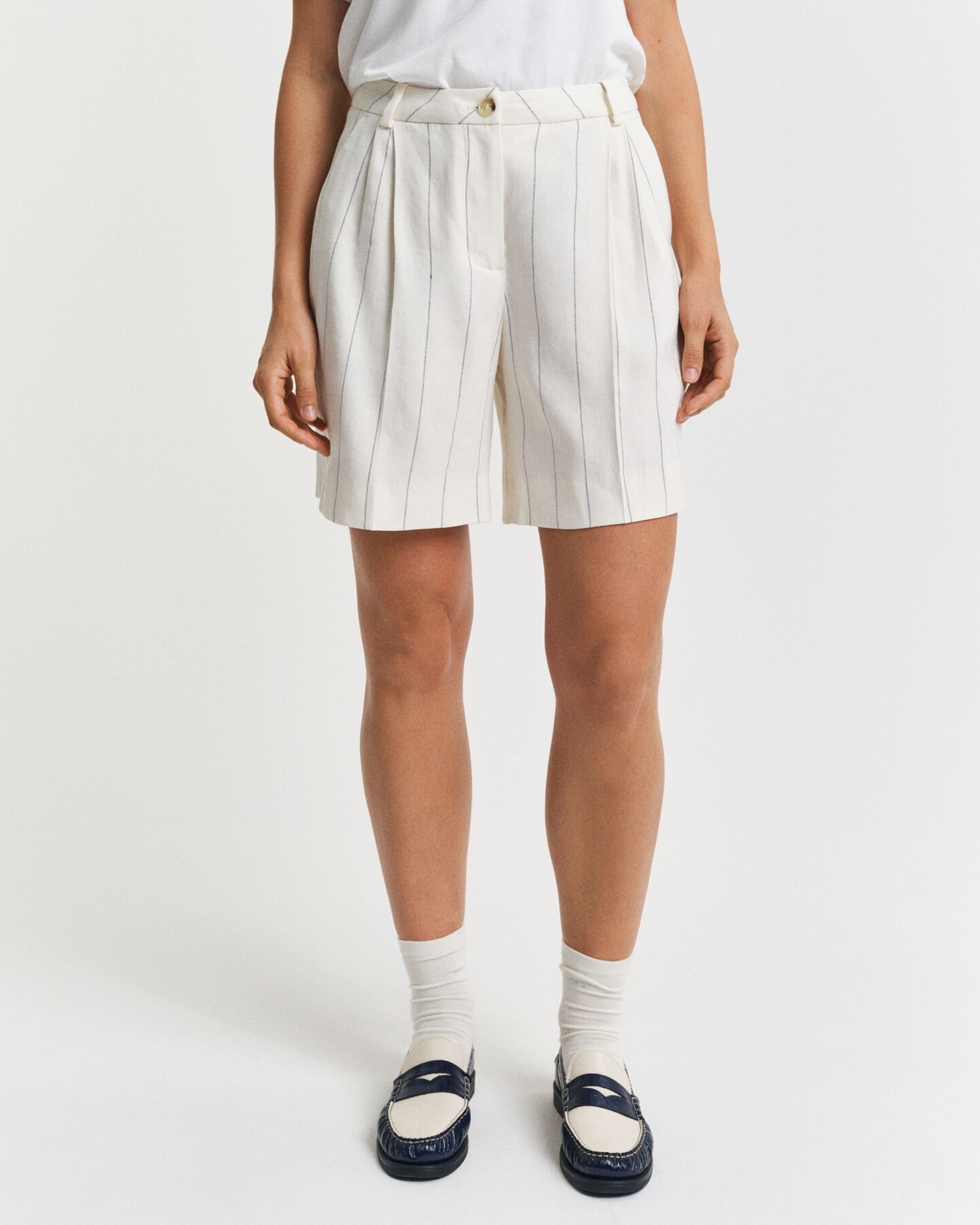 Pantalones cortos de lino con raya diplomática