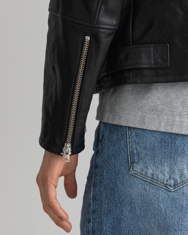 Cazadora motera de piel