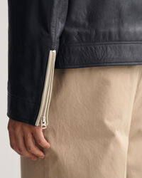 Cazadora corta de piel