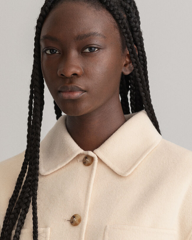 Sobrecamisa cosida a mano