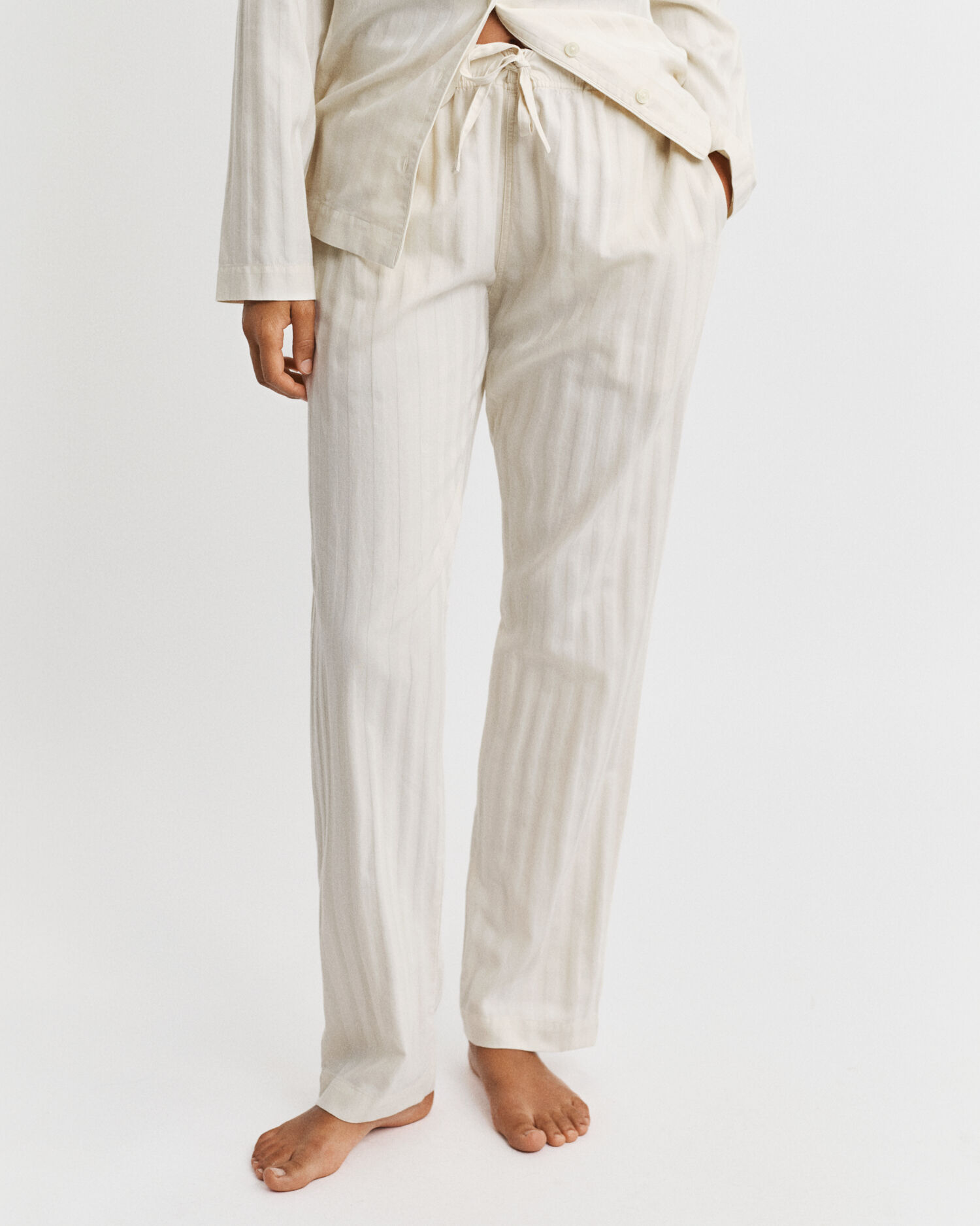 Caja de regalo con pijama de rayas de satén