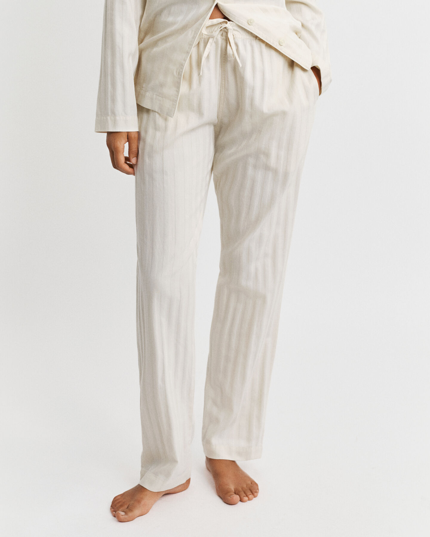 Caja de regalo con pijama de rayas de satén