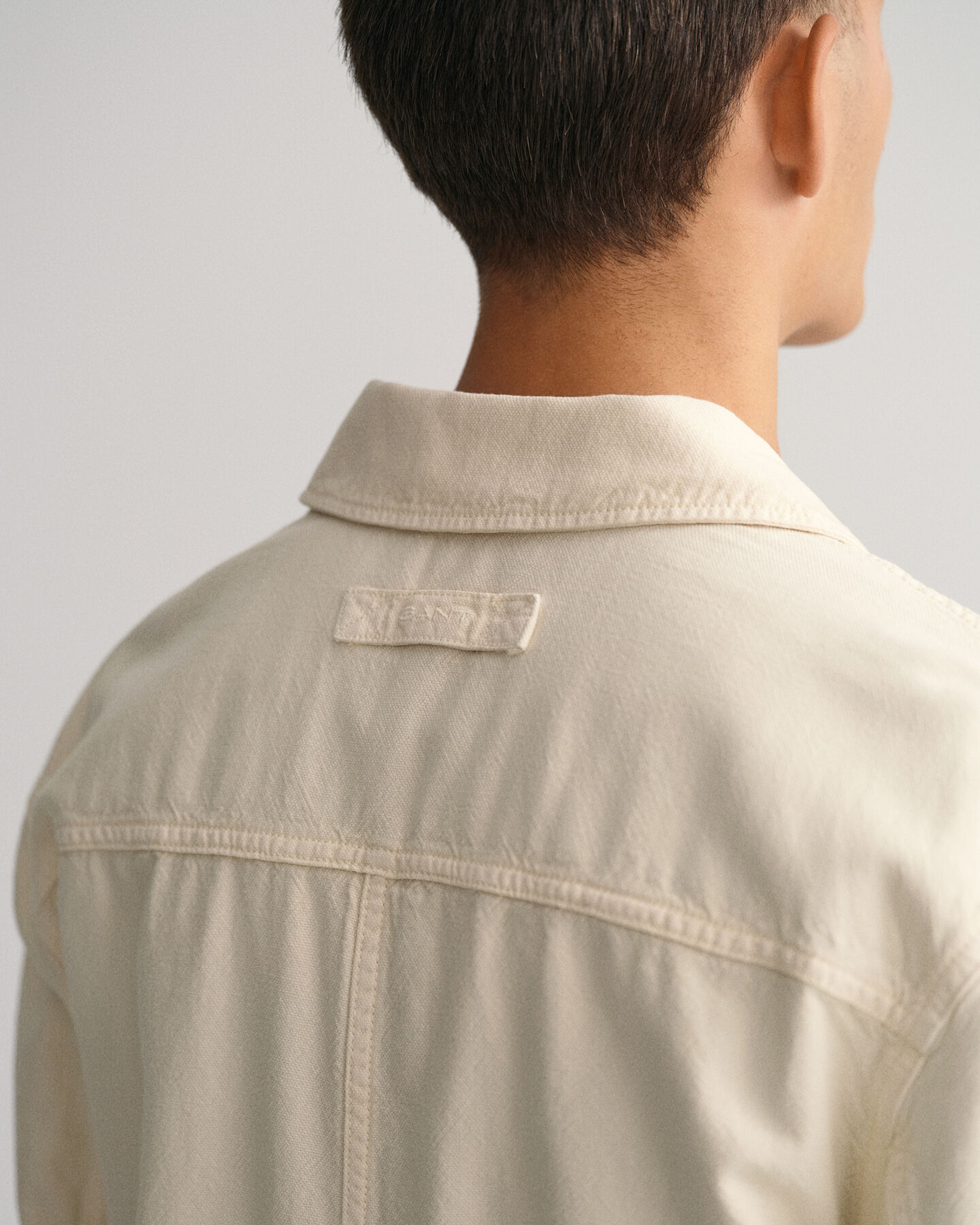 Sobrecamisa de algod&oacute;n y lino te&ntilde;ida en prenda