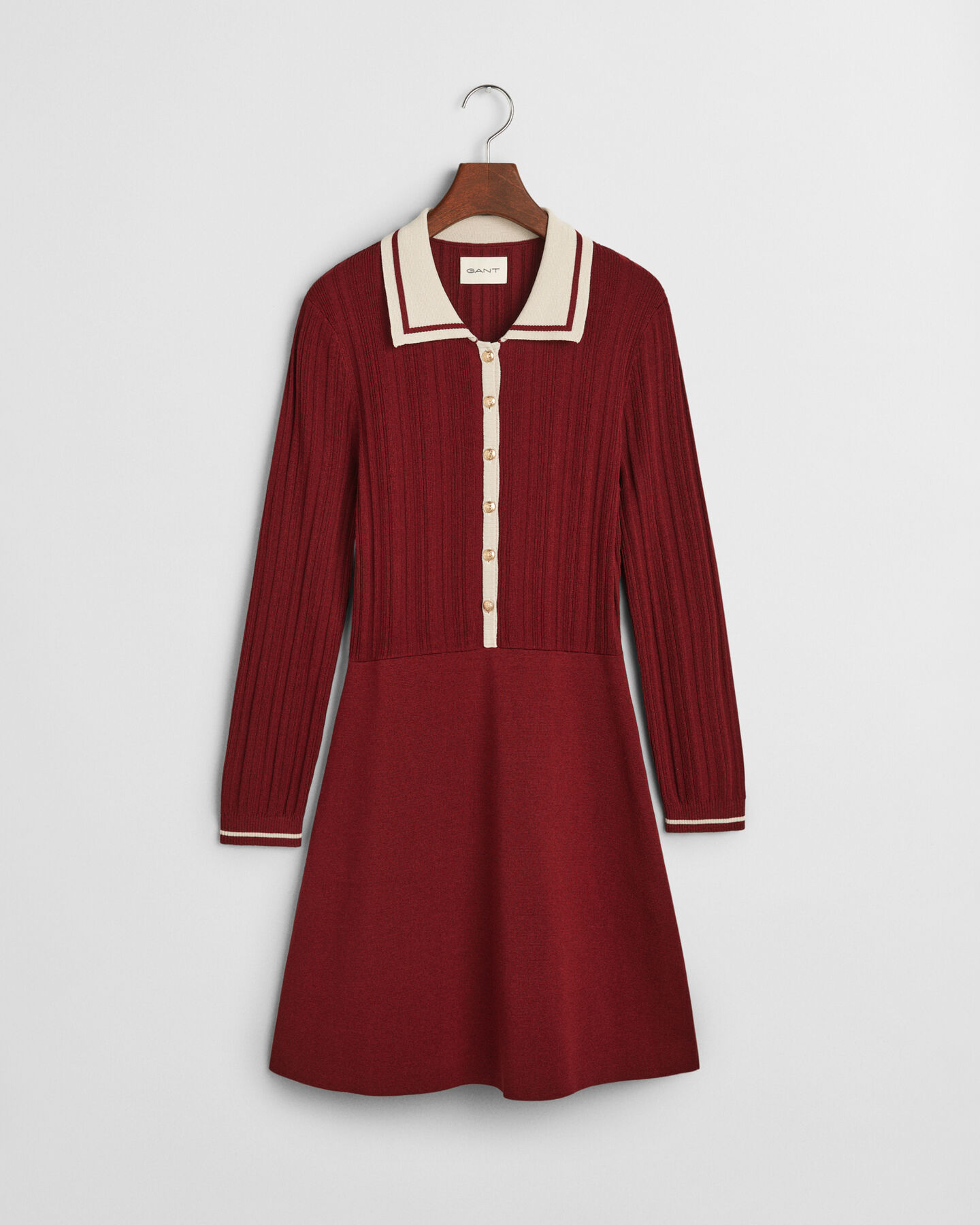 Vestido de punto con canal&eacute; en contraste