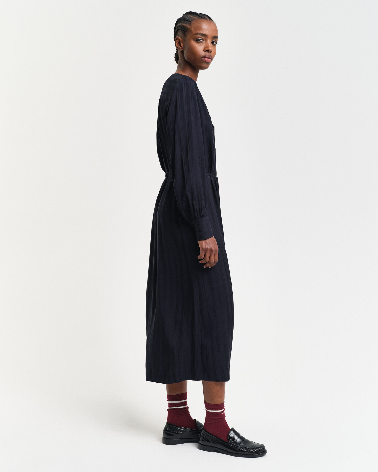 Vestido camisero de sat&eacute;n a rayas