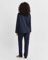 Caja de regalo con pijama de rayas de satén