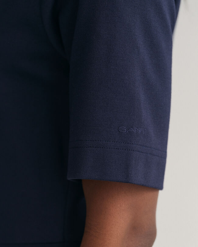 Vestido acampanado de manga corta y cuello redondo