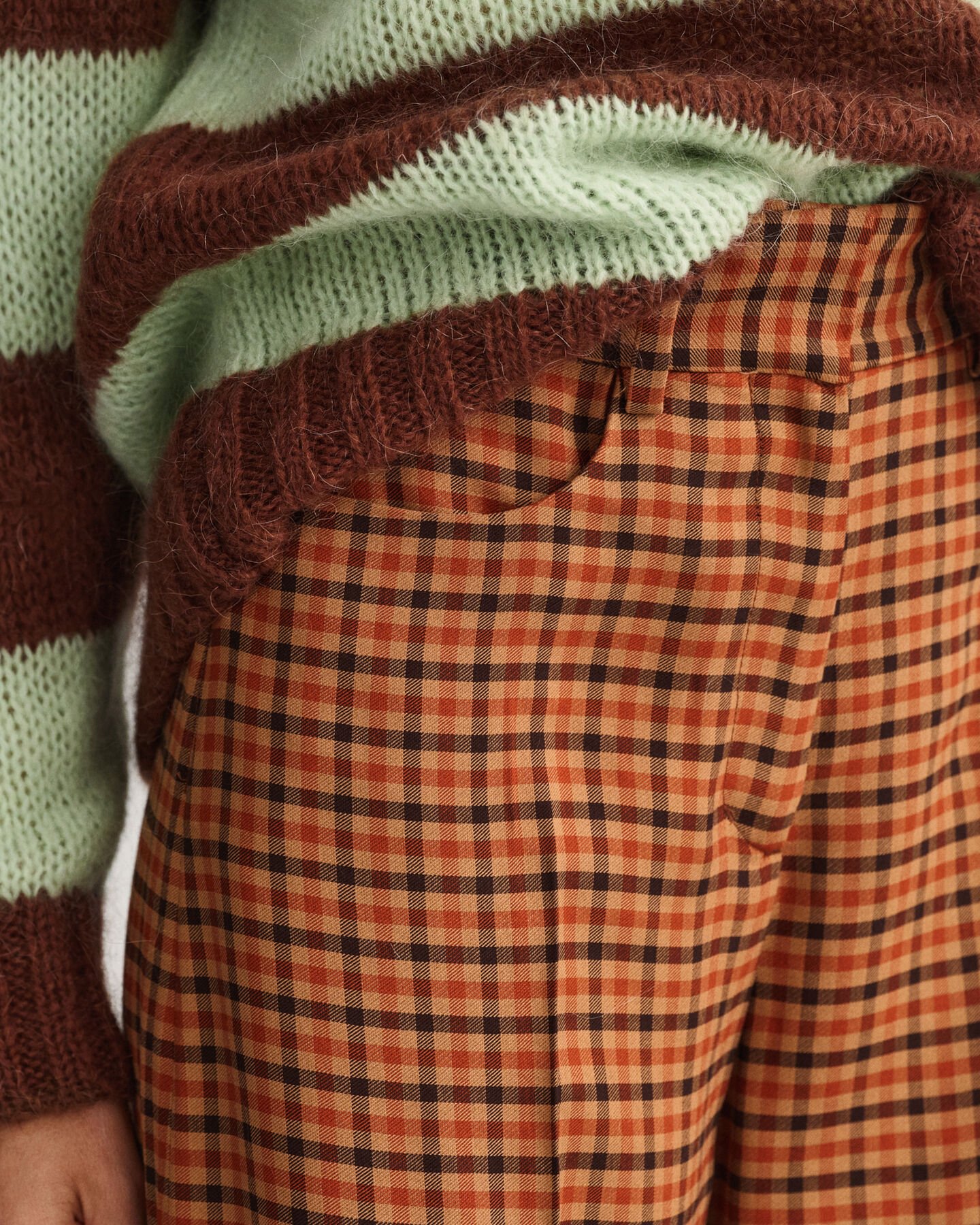 Pantalones anchos de cuadros con talle alto