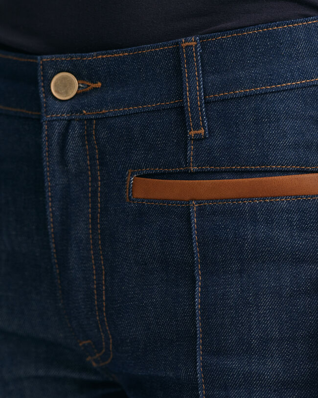 Vaqueros Slim Fit con detalle de piel