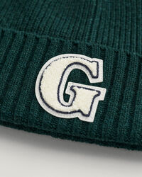 Gorro con insignia G