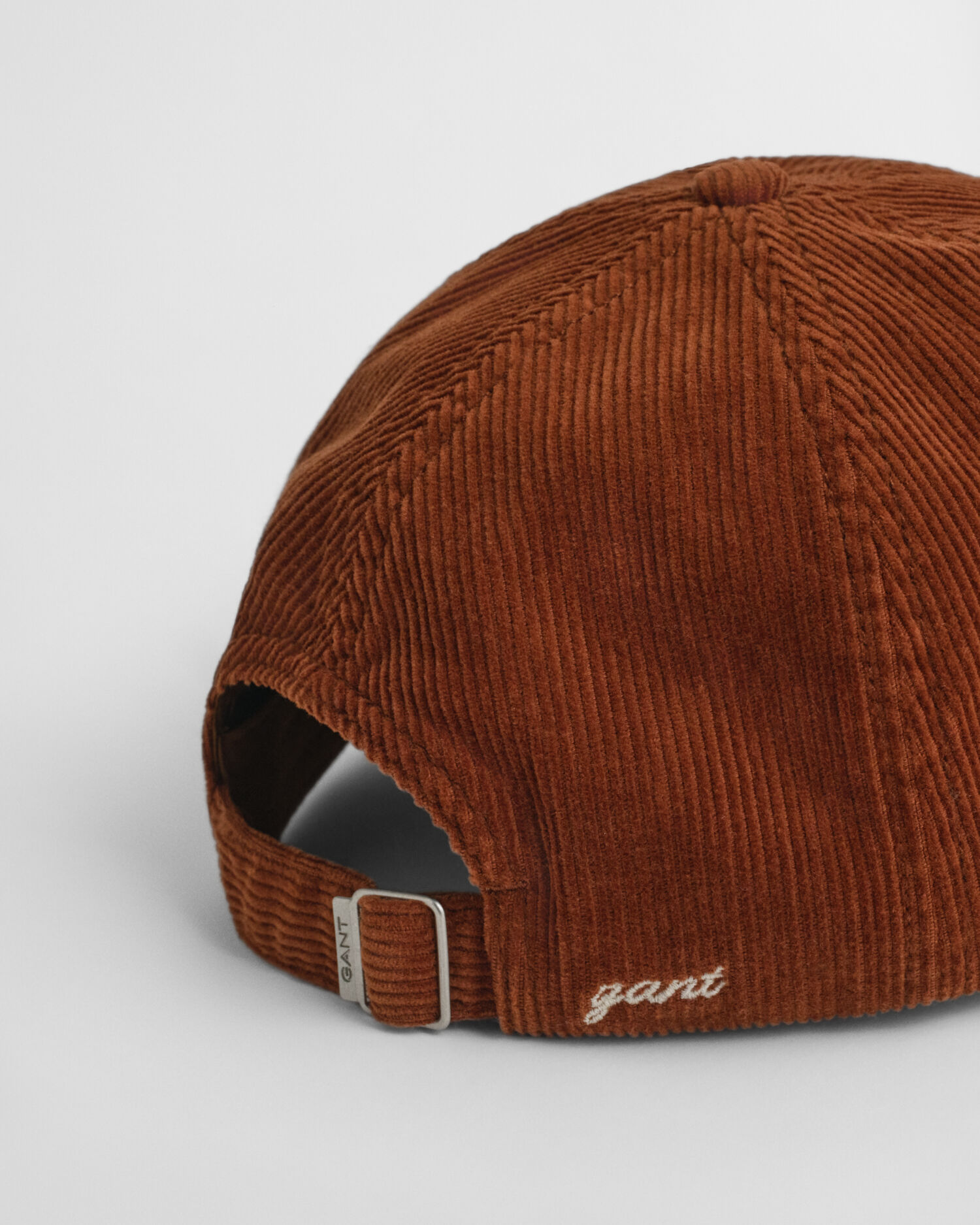 Gorra de pana con insignia G