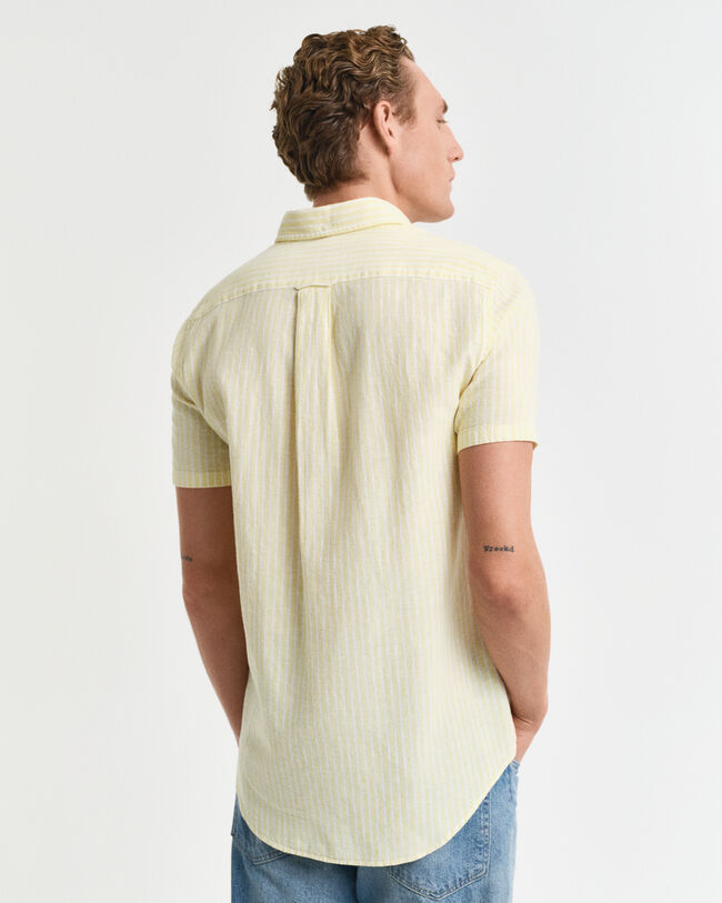 Camisa Regular Fit de manga corta a rayas en algod&oacute;n y lino