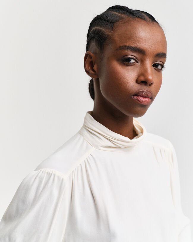 Blusa de cuello cerrado