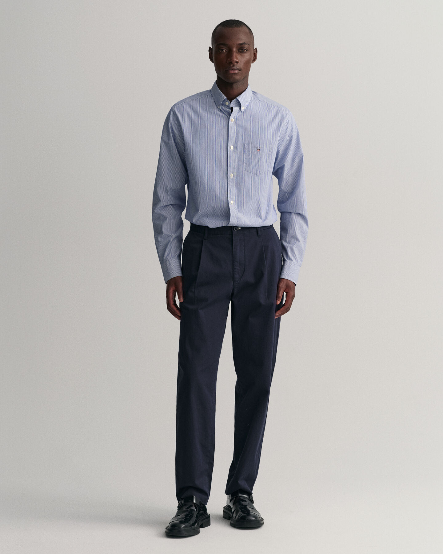 Pantalones chinos Slim Fit de sarga con pinzas