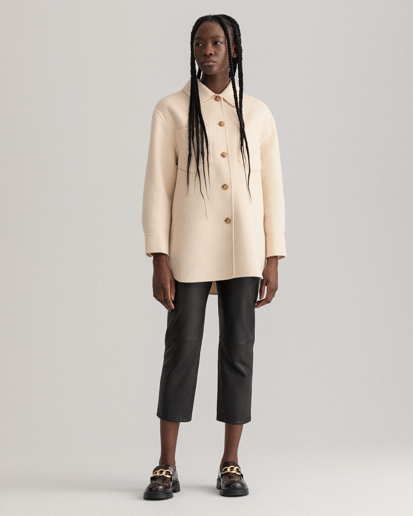 Sobrecamisa cosida a mano