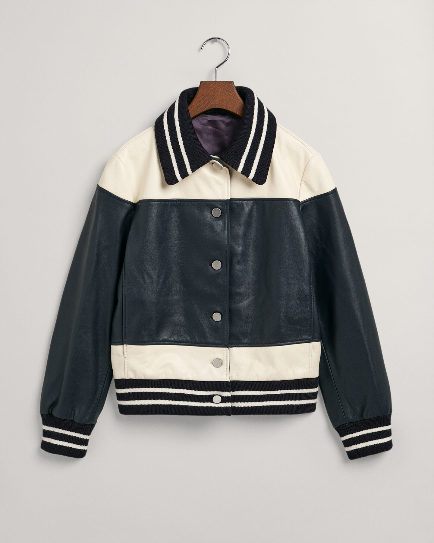 Cazadora de piel con diseño de bloques