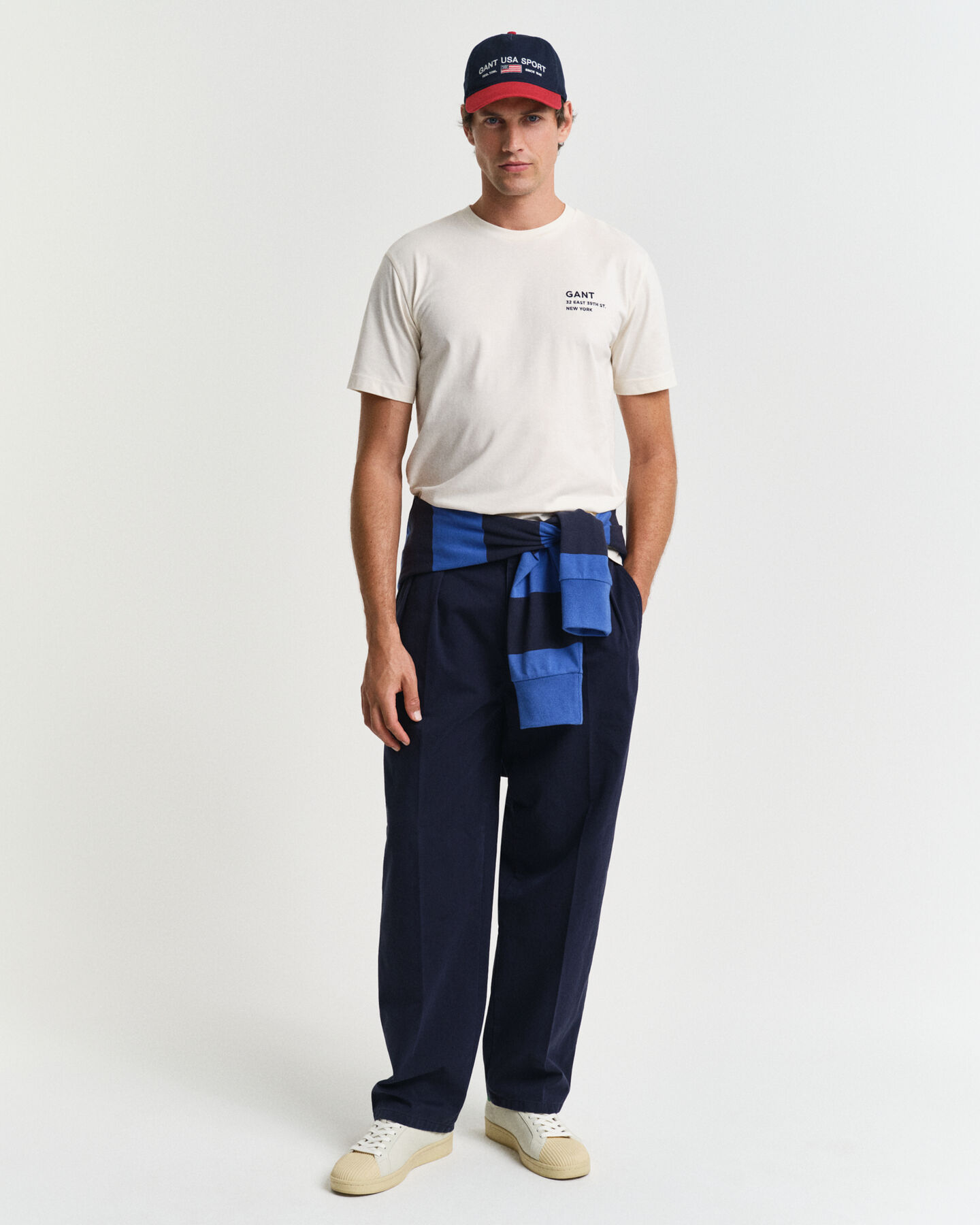 Camiseta con diseño de pequeñas dimensiones