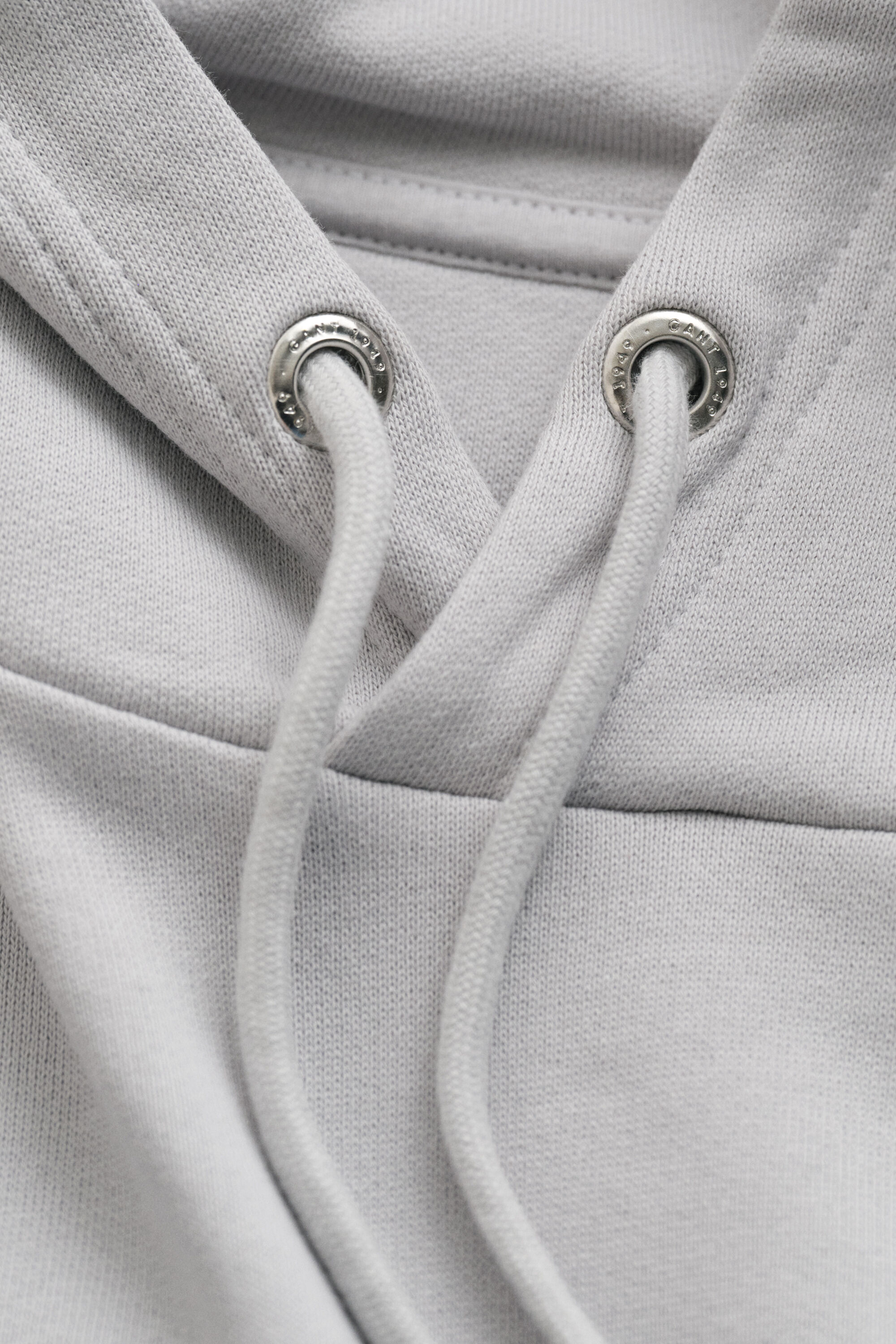 Sudadera con capucha y diseño de temporada