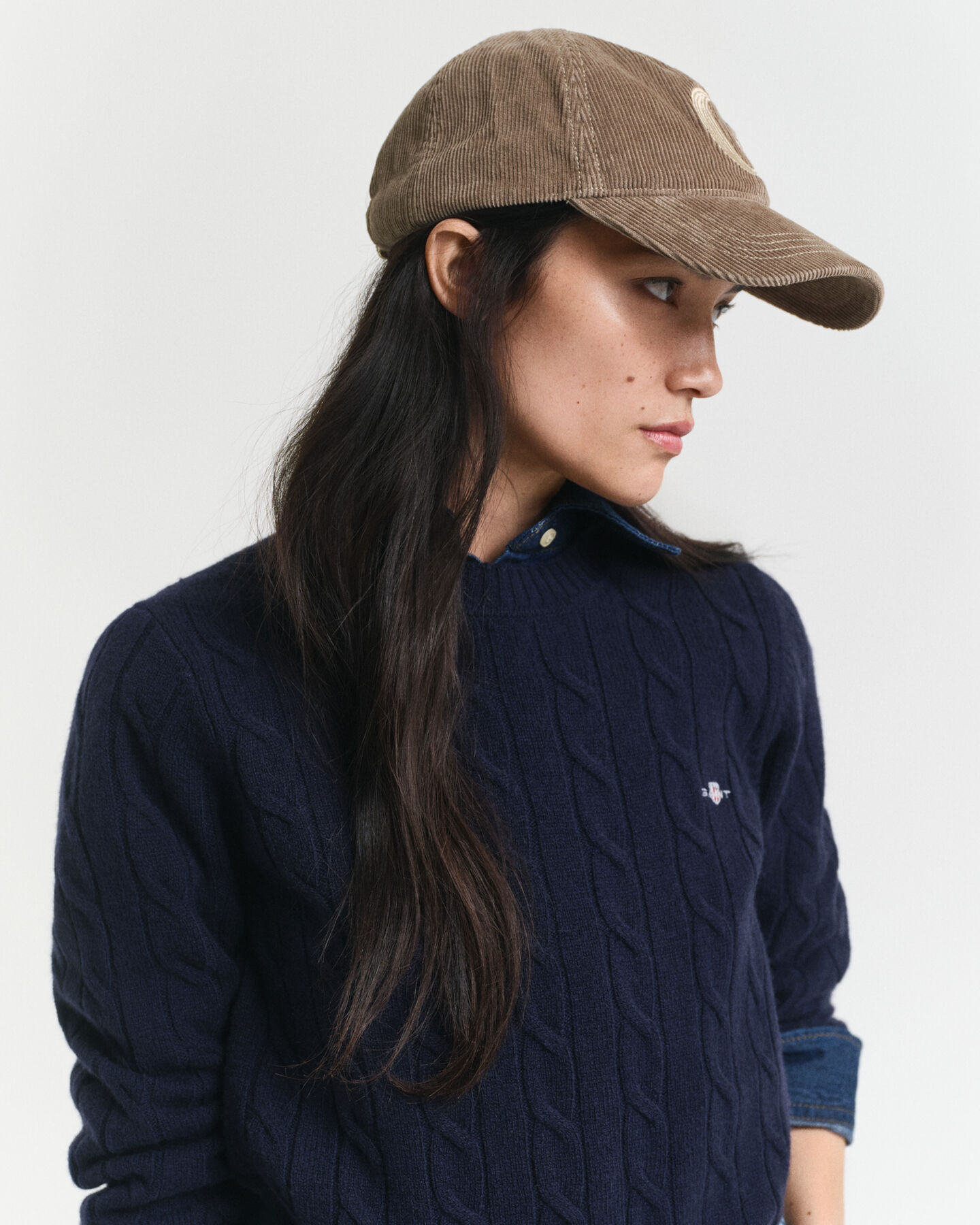 Jersey de cuello redondo y punto de ochos en lana de oveja