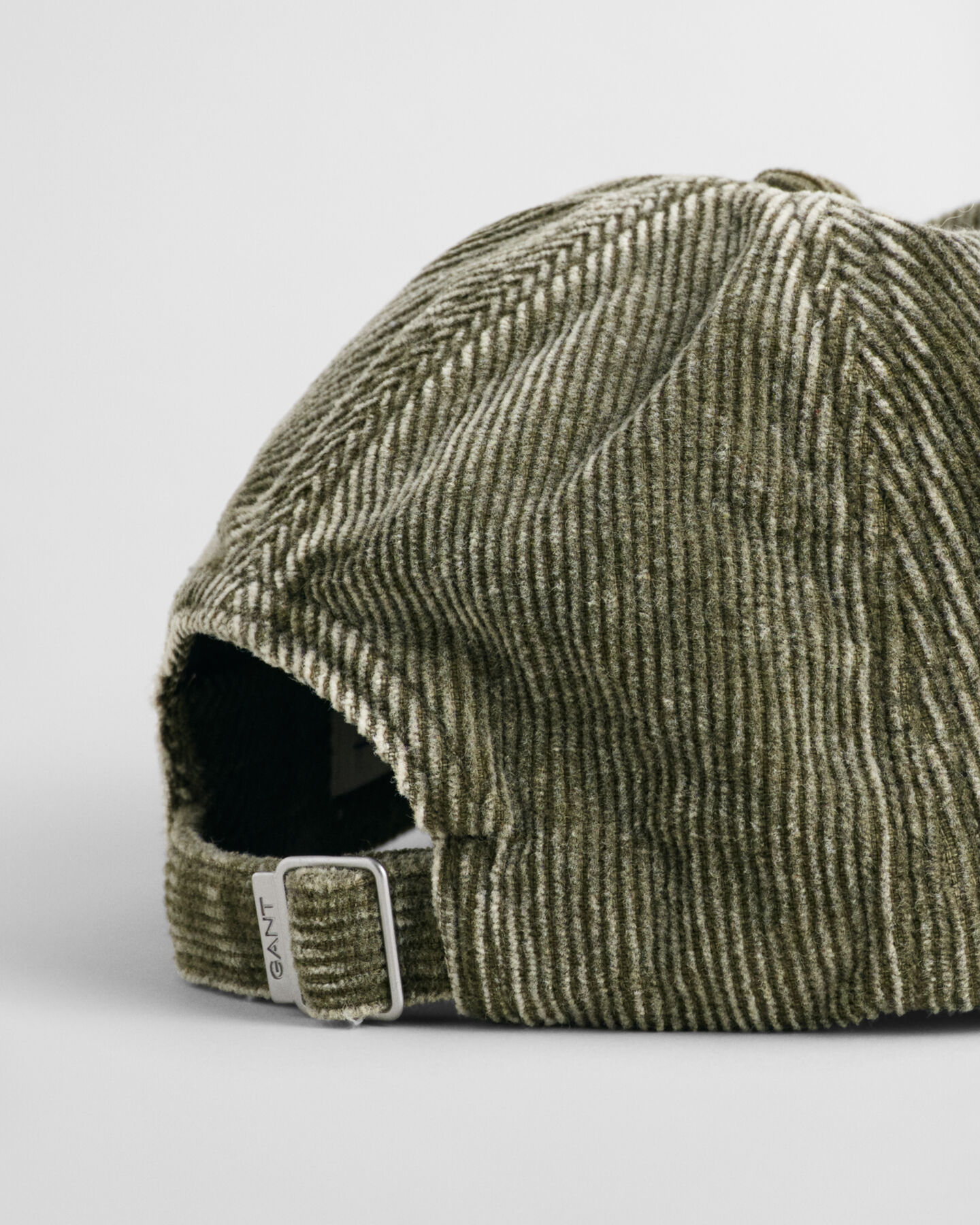 Gorra de pana lavada con insignia G