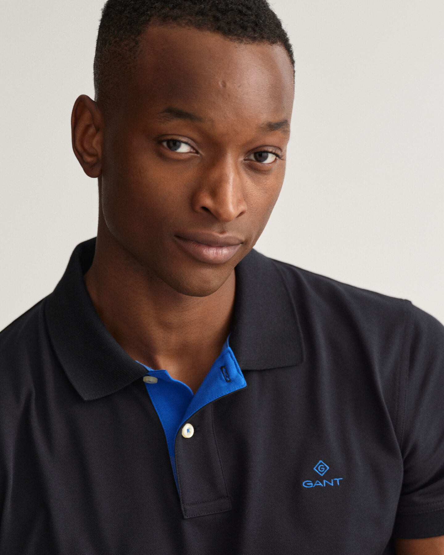 Rugger de piqué con cuello en contraste