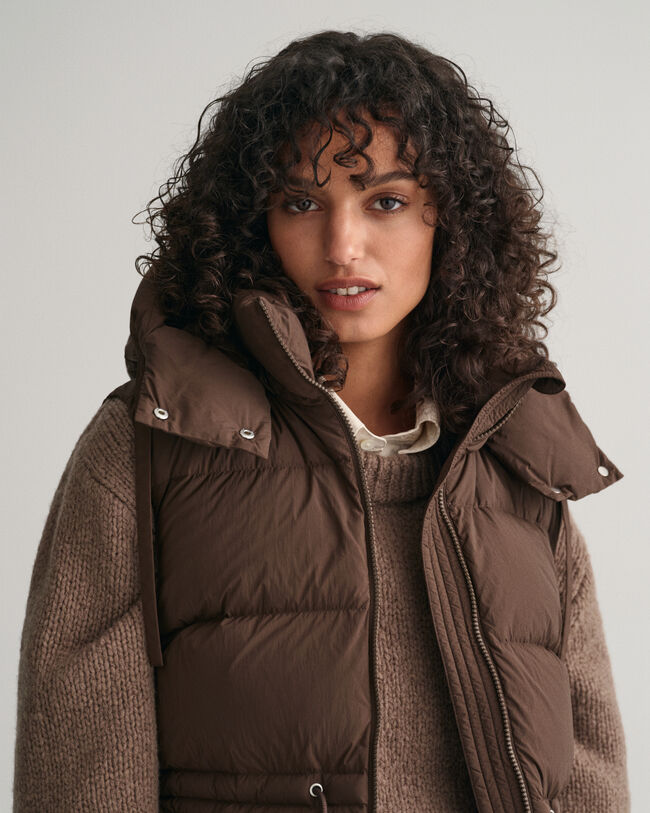 Chaleco de plum&oacute;n y largo medio