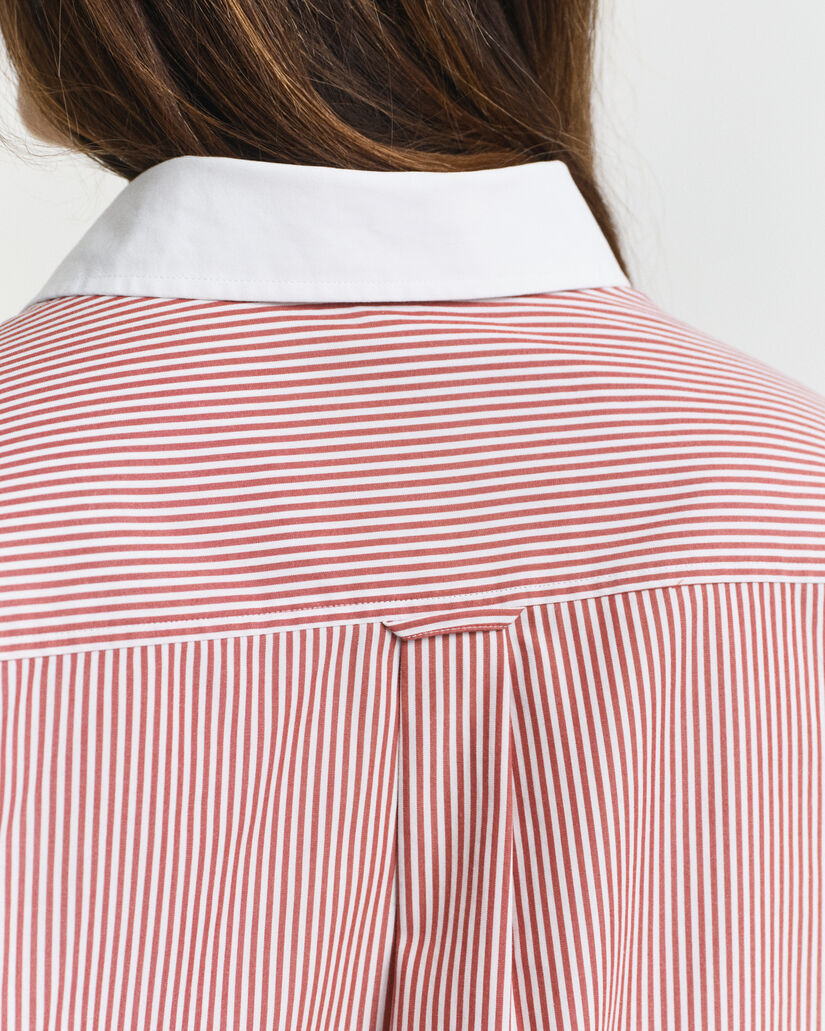 Camisa extragrande a rayas con cuello en contraste