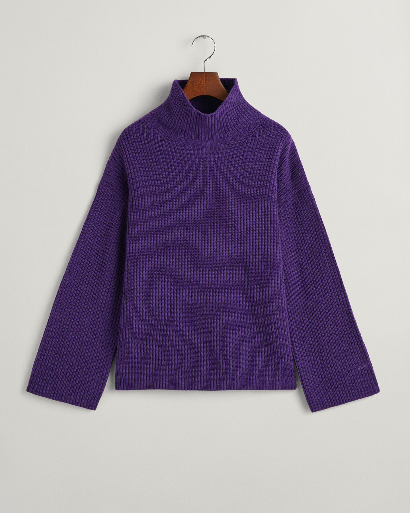 Jersey de lana acanalada con cuello recto