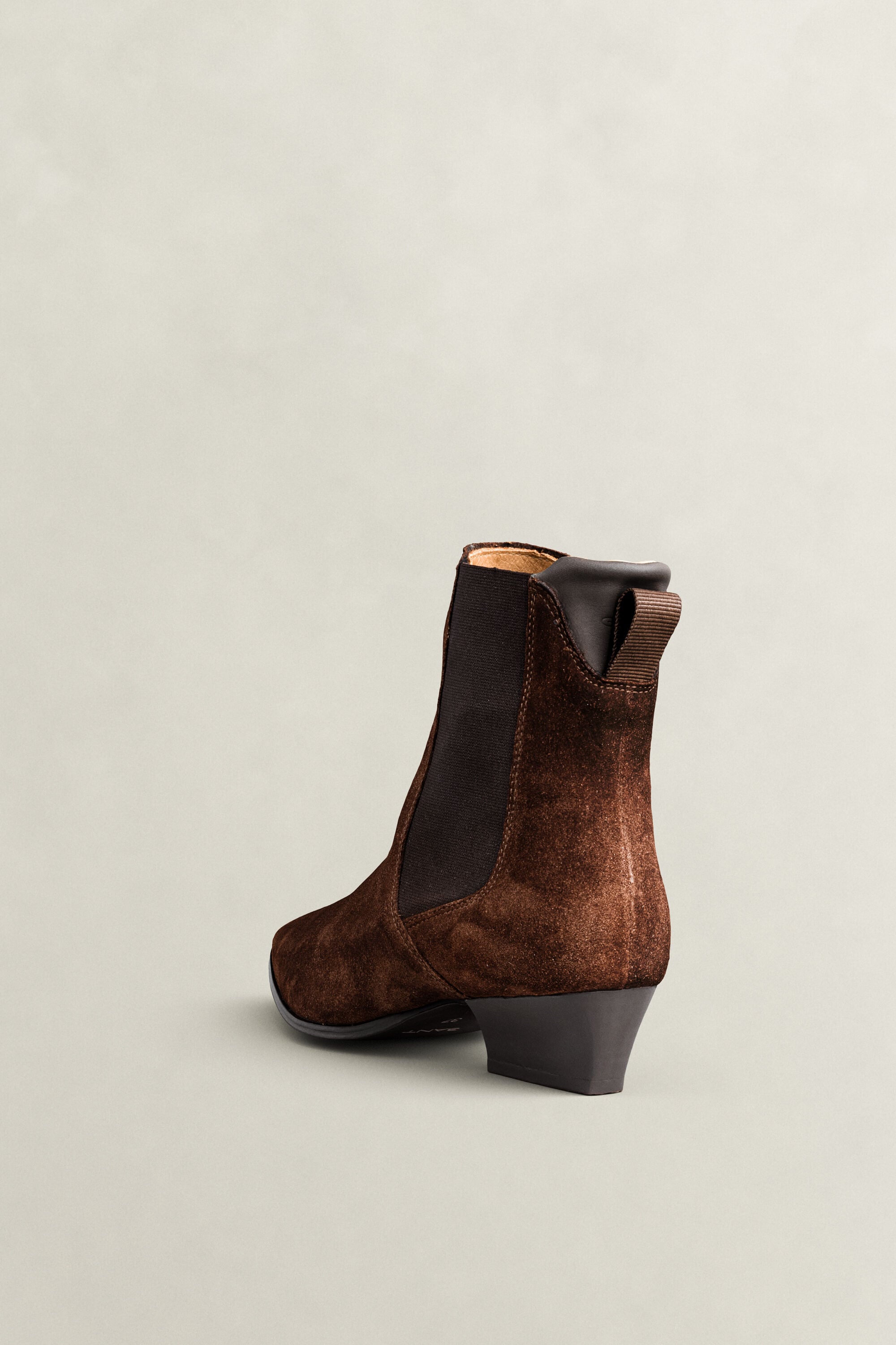 Botines Chelsea de ante Bassotte