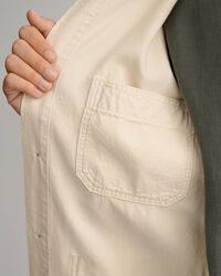 Sobrecamisa de algod&oacute;n y lino te&ntilde;ida en prenda