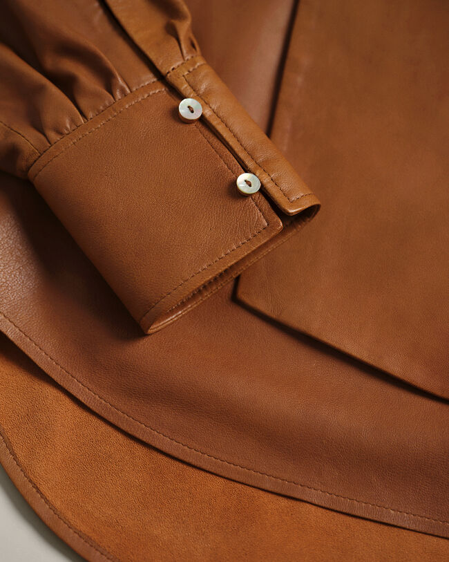 Camisa Wrangler x GANT de piel con lazo