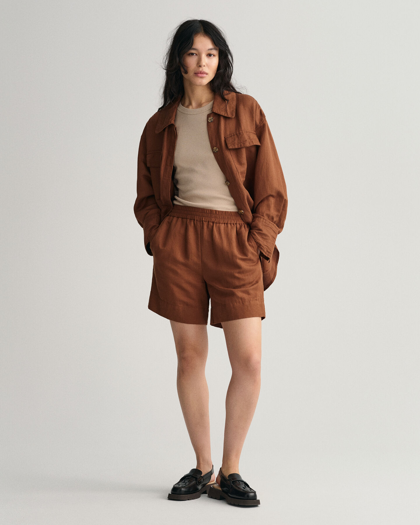 Pantalones cortos de lino y viscosa con cinturilla elástica