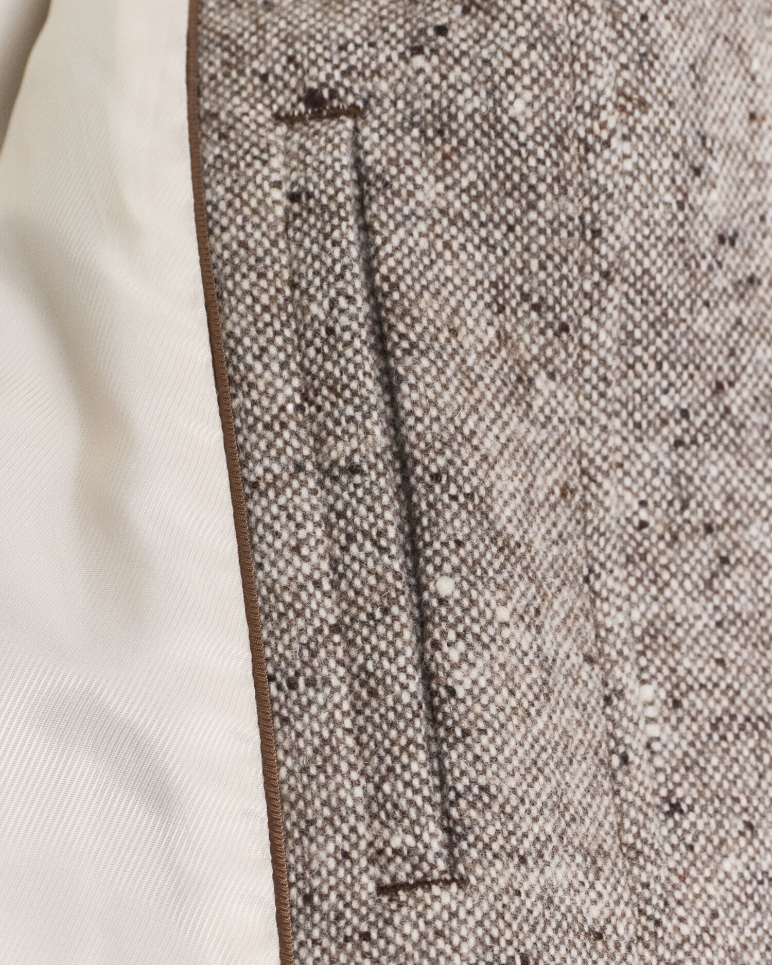 Chaqueta de lana con cuello en contraste