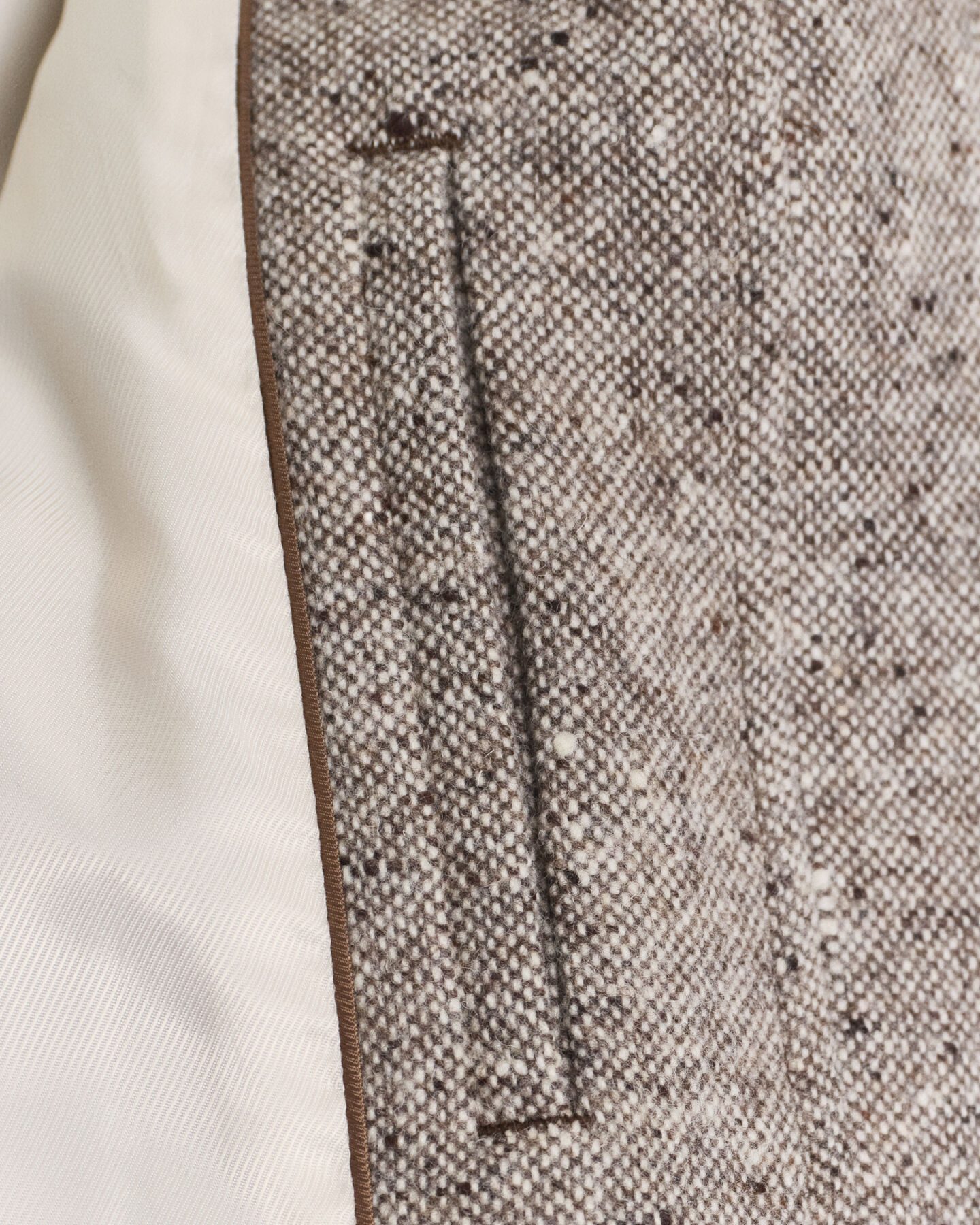 Chaqueta de lana con cuello en contraste