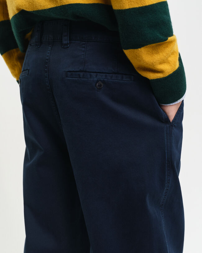 Pantalones chinos Relaxed Fit de sarga de algod&oacute;n