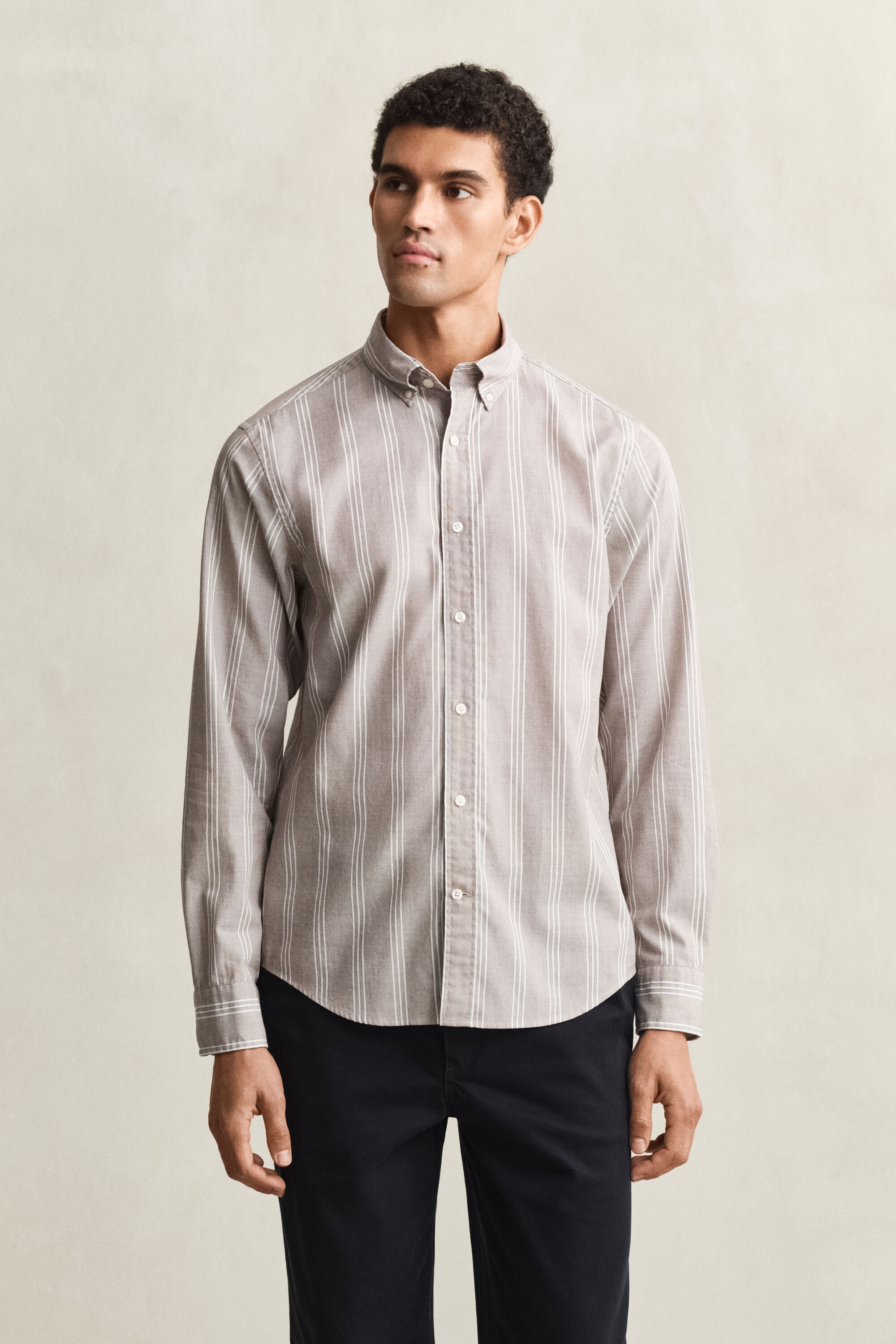 Camisa Regular Fit de popelina a rayas fil-à-fil