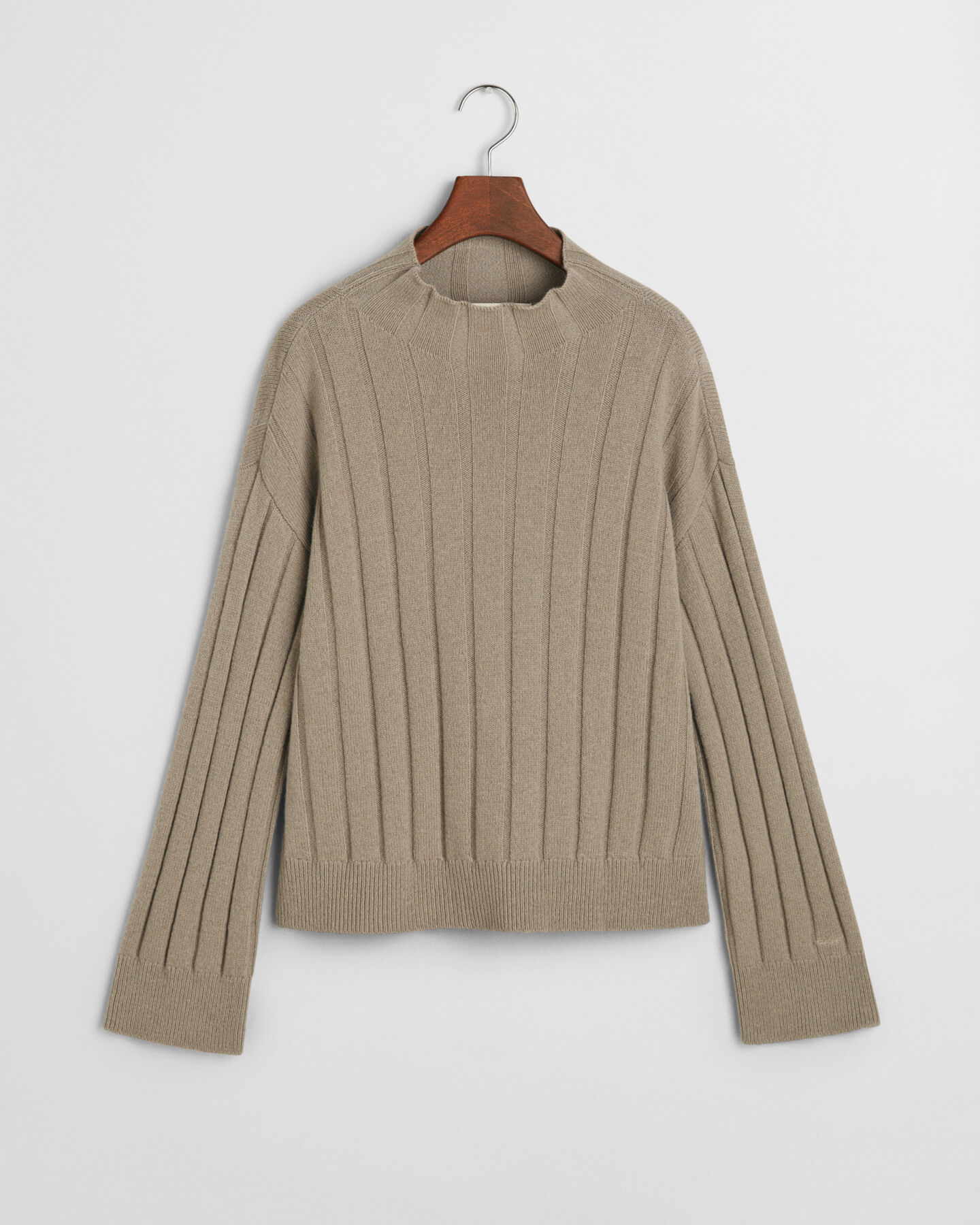 Jersey de lana con cuello recto y canal&eacute; ancho