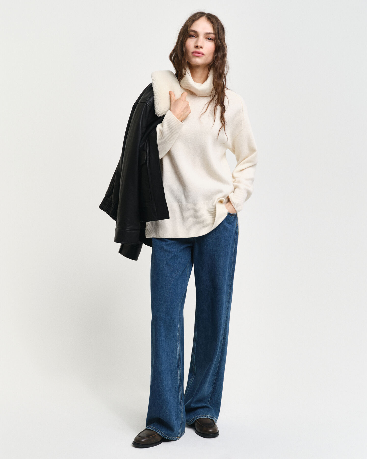 Jersey de cuello de cisne con detalle de espiga