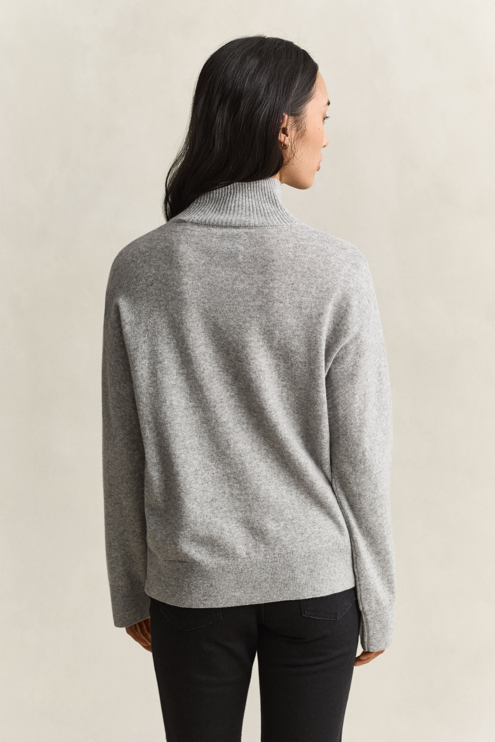 Jersey de lana de oveja superfina con cuello cerrado