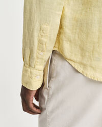 Camisa Regular Fit de lino teñido en prenda