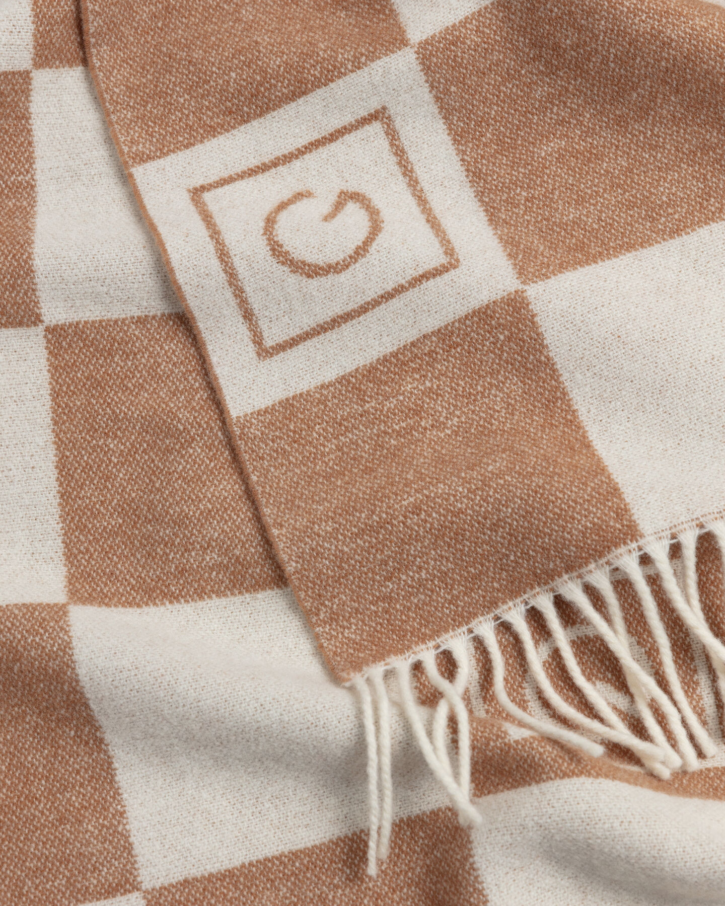 Bufanda de lana a cuadros en el mismo tono