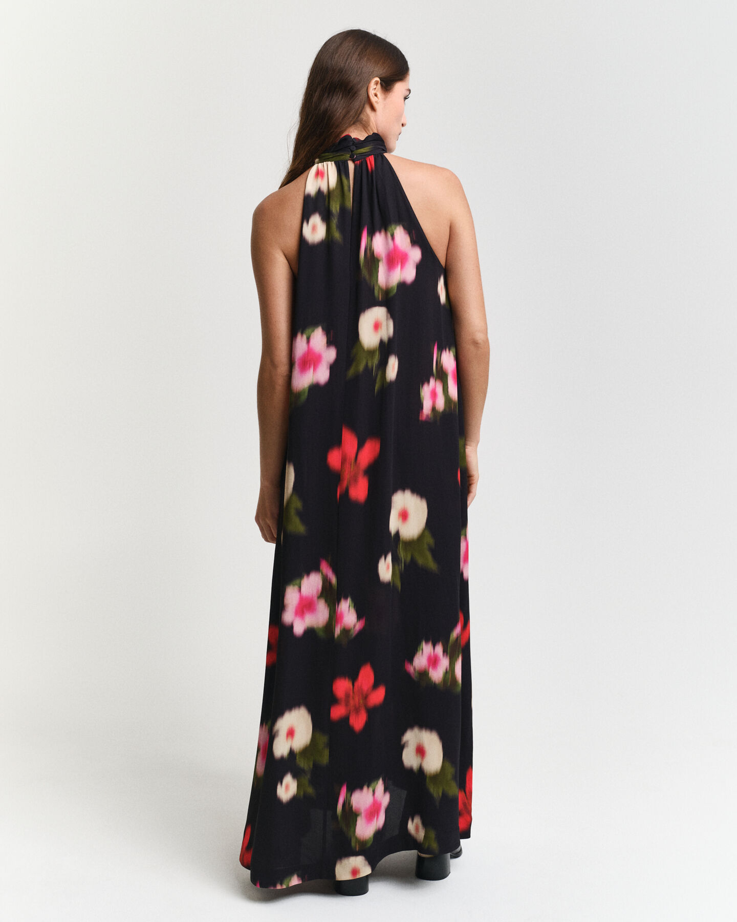 Vestido con cuello halter y estampado floral