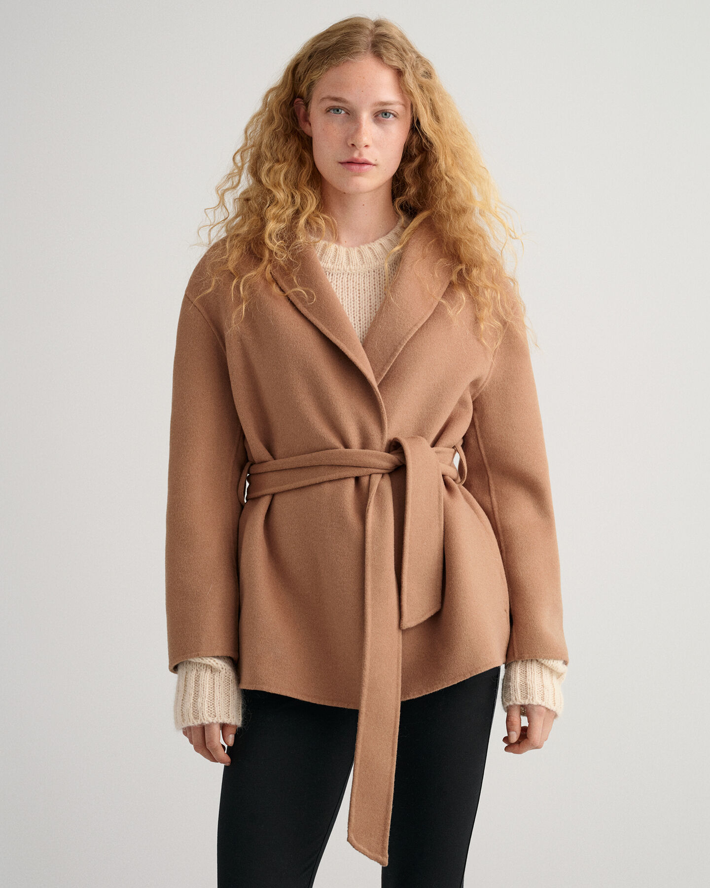 Americana cosida a mano con cinturón