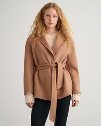 Americana cosida a mano con cinturón